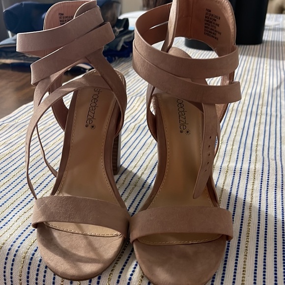 Only worn once. Blush Shoe Dazzle heeled sandals. Size 7.5 - Picture 6 of 6